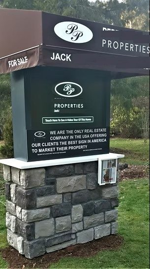 Complete installed cellular virtual-tour kiosk at a property sign